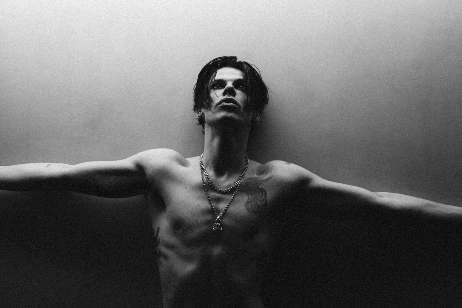 YUNGBLUD’s Idols Tour Proves British Rock Theatrics Are Back in the Arena